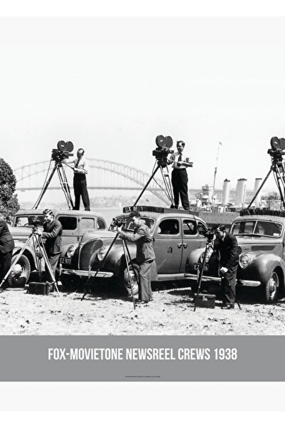 Universal Fox-movietone Newsreel Crews 1938 Poster decorativ din lemn