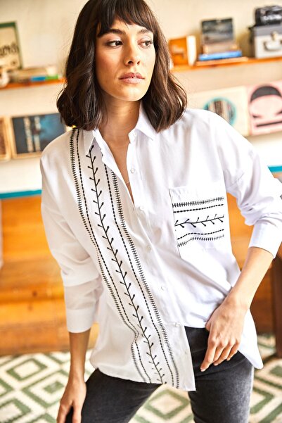 Olalook Női fehér zsebes részletes nyomtatott szőtt ing GML-19000985