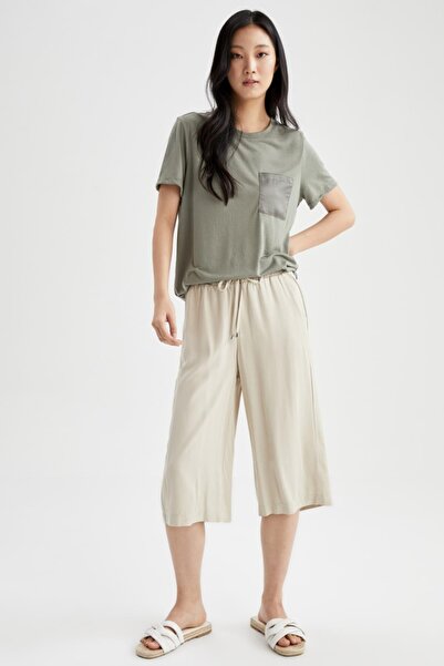 DeFacto Relax Fit Yüksek Bel Beli Bağcıklı Viskon Kapri Pantolon