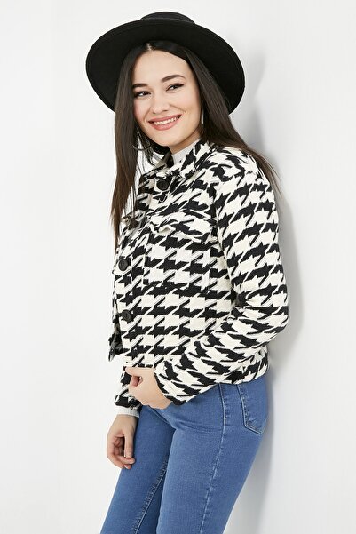 Sateen Дамско черно екрю късо яке с шарки на хрътки зъби STN723KCE174