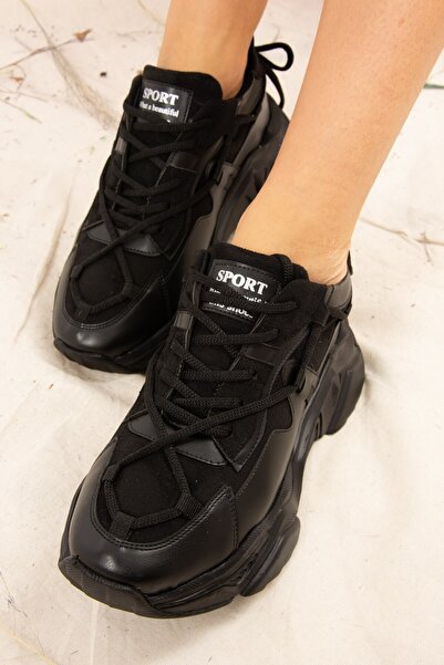 Fox Shoes Чорні жіночі кросівки на товстій підошві J820022209