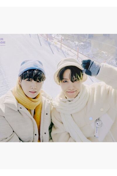 Universal BTS 2021 Χειμερινό Πακέτο Κομμώσεων |   Suga, J-hope Ξύλινη Αφίσα Τ...