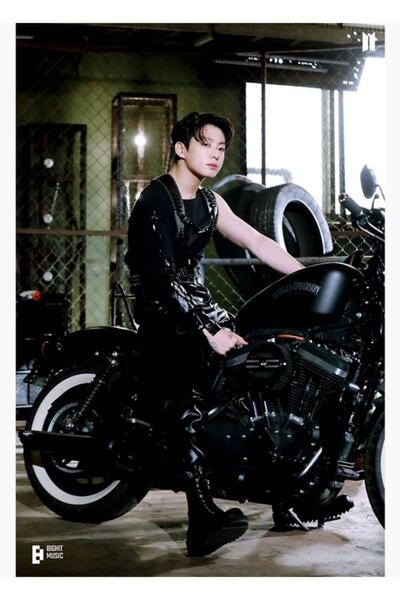 Universal Salutări din sezonul BTS 2022 Poster decorativ din lemn Cod1342