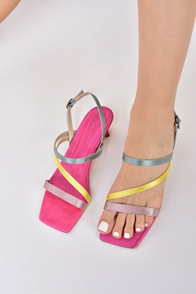 Fox Shoes Dámské boty na podpatku z fuchsiové/žluté saténové tkaniny M518067504