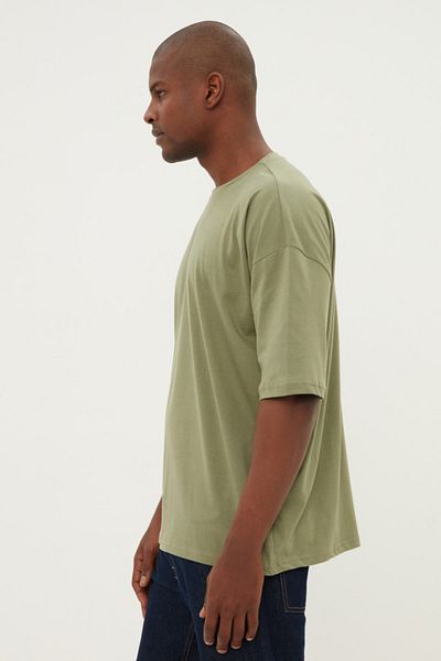 Trendyol Collection Khakifarbenes Oversize-T-Shirt aus 100 % Baumwolle. Basic-Kurzarm