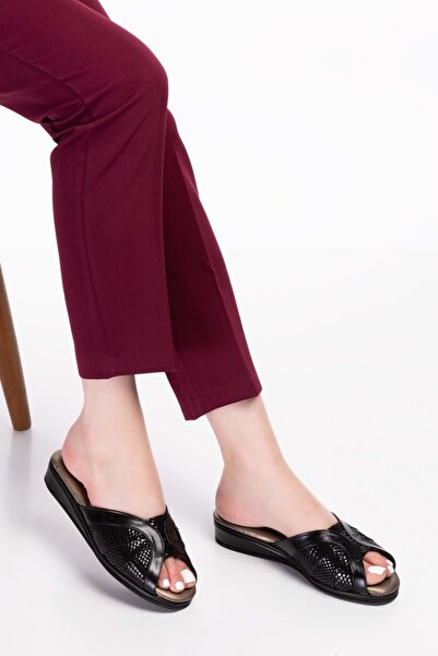 Gondol Kadın Hakiki Deri Şık Rahat Ev Terliği Kayaş.038 - Siyah Yılan - 38