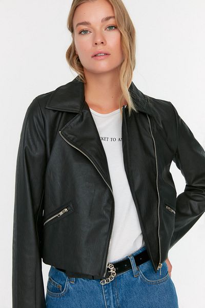 Trendyol Collection Czarny płaszcz ze sztucznej skóry zapinany na zamek TWOSS22MO0048