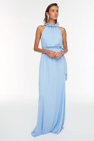 Trendyol Collection Dlouhé modré večerní šaty střihu do A – podrobný límec TPRSS20AE0166