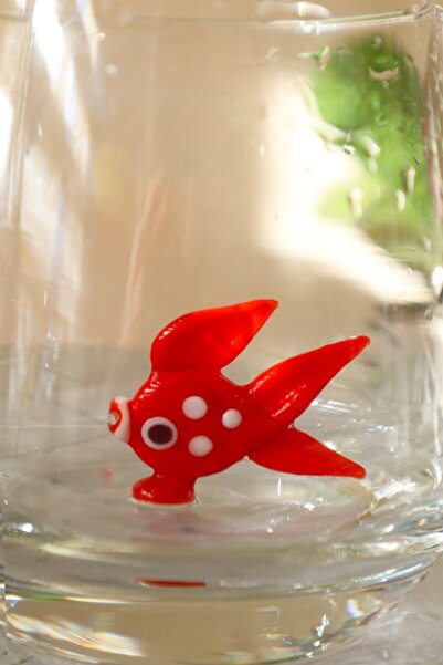 ADAMODART Single Water Glass with Red Fish Figure