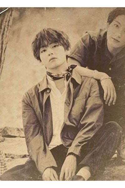 Universal Ρετρό Ξύλινη Αφίσα Κιμ Τεχγιούνγκ με Διακοσμητικό Επιτραπέζιο Κάλυμ...