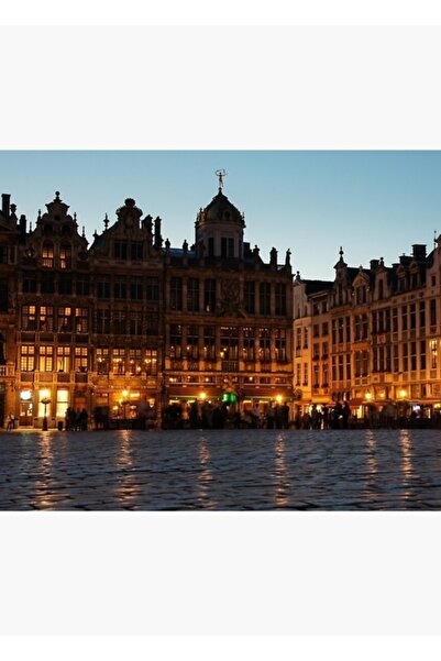 Universal Bruxelles - Fațadele Grand Place cu iluminare aurie, poster decorat...