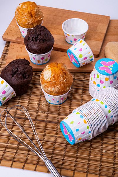 Huzur Party Store Butterfly Based Colorful Polka Dot Detailed 50-Piece Baked Non-Scattered 7X3.5 cm Cake Mold Muffin Cupcake