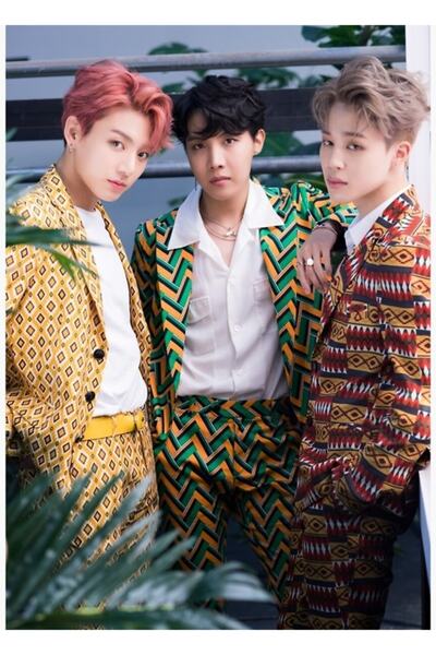 Universal Ειδώλιο - J-hope + Jimin + Jungkook Ξύλινη Αφίσα Τραπεζιού Διακοσμη...