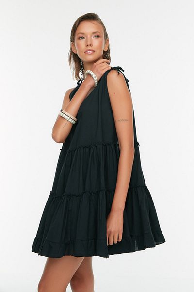 Trendyol Collection Široké černé mini plážové šaty - volánky 100% bavlna TBESS21EL1247