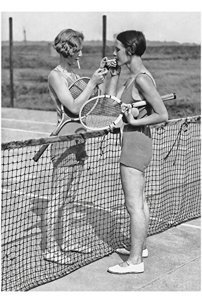 Universal Tenis Oyuncuları, Sigara Içen Kadın, Siyah Beyaz Tablo Ahşap Poster...