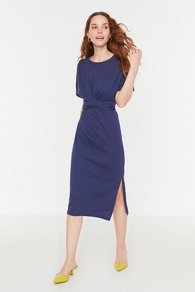 Trendyol Collection Indigó 100% pamut derékra ülő Midi kötött ceruza ruha hasítékkal és nyakkendővel TWOSS21EL0404