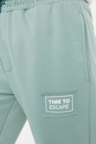 Trendyol Collection Ανδρικό λαστιχένιο πόδι με κανονική εφαρμογή TMNSS22EA00005