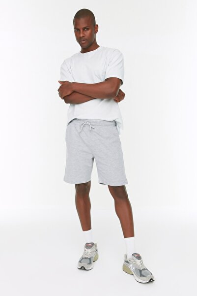 Trendyol Collection Šedé kraťasy Regular Cut Basic & Bermudy TMNSS20SR0169