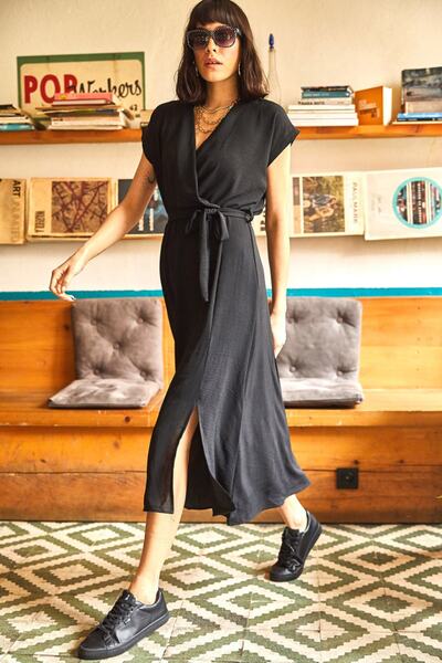 Olalook Kadın Siyah Kruvaze Kuşaklı Yırtmaçlı Dokuma Elbise ELB-19001690