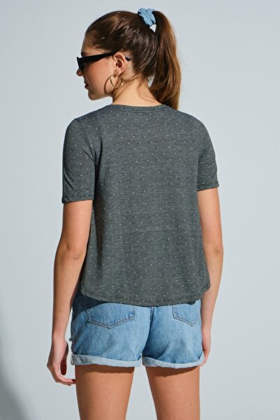 MD trend Γυναικείο μπλουζάκι με ριγέ μοτίβο σε μαύρο λαιμόκοψη