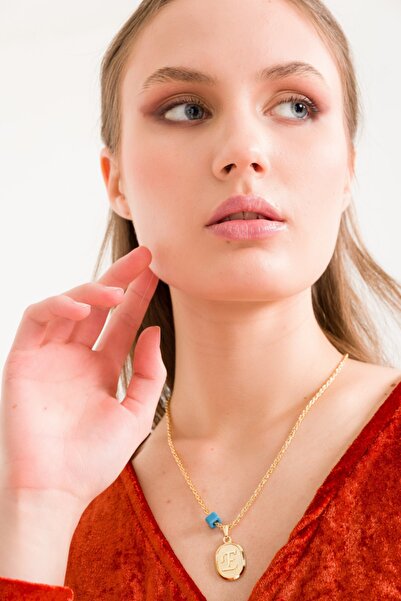 Tahtakaledeyim قلادة بودروم زرقاء مطرزة حرف E لون ذهبي