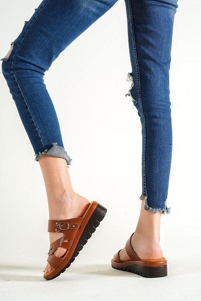 Taran Lona Buckle Detailed Casual Slippers