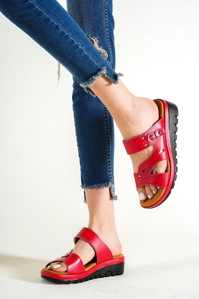 Taran Lona Buckle Detailed Casual Slippers
