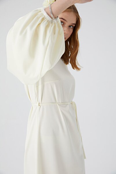 Manuka Satynowa suknia wieczorowa w kolorze ecru