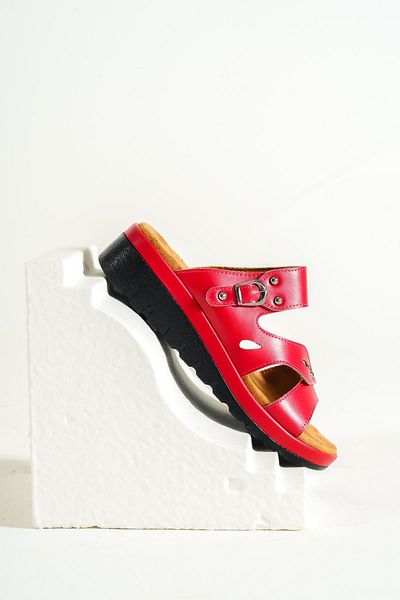 Taran Lona Buckle Detailed Casual Slippers