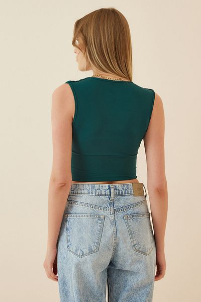 Happiness İstanbul Women's Emerald Green Deep V-Neck Crop Sandy Knitted Blouse BF00039