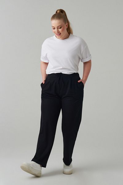 LUOKK Murphy Round Neck Basic Short Sleeve Women's T-shirt