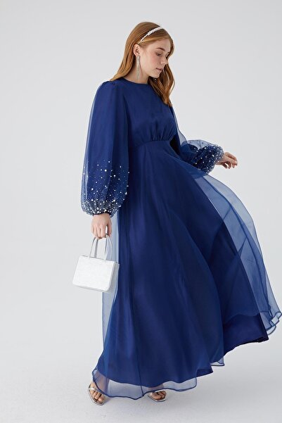 Manuka Večerní šaty z kamenné organzy tmavě modrá