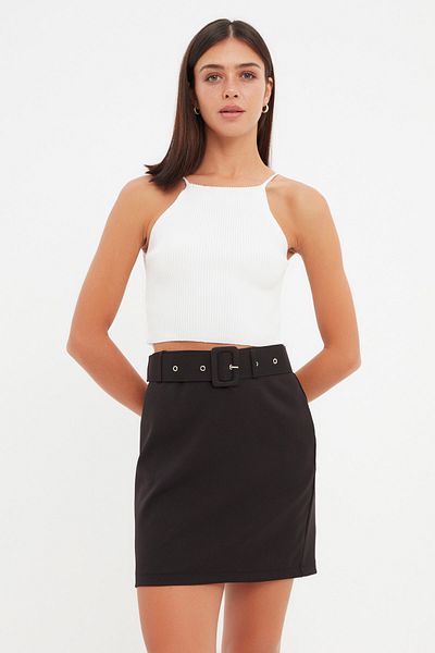Trendyol Collection Tužková minisukně rovného střihu – detail černého pásku, tkaná, TWOSS19ST0201