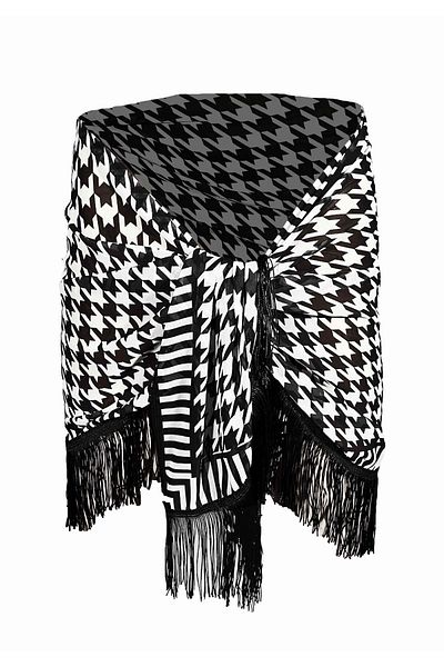 Bolder Amore Tasseled Black and White Pattern Pareo