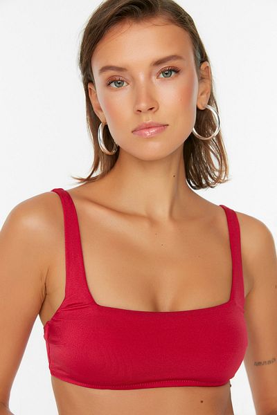 Trendyol Collection Burgunderrotes glänzendes Bikinioberteil