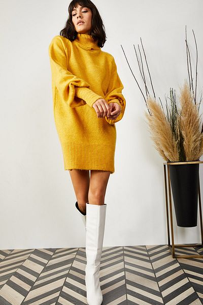 Olalook Senfgelbes, lockeres Strickkleid mit Rollkragen und Ballonärmeln für Damen ELB-19000867