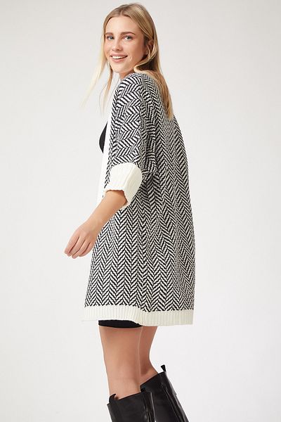 Happiness İstanbul Woman's White Black Patterned Loose Knit Cardigan AS00004