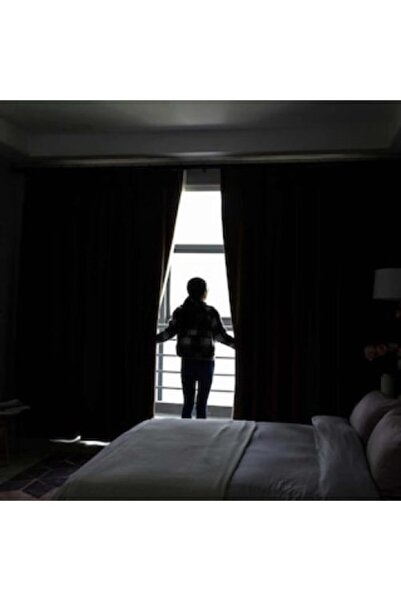 Taç Perdele neagră, fără pliuri, opace, pentru umbrire solară