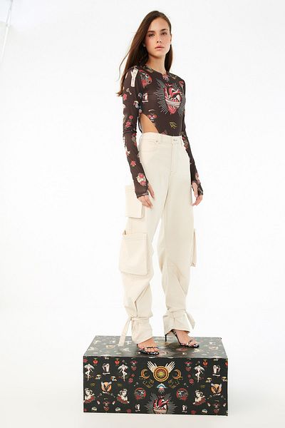 Trendyol Collection X Zeynep Tosun Ecru Taschendetaillierte Jeans TPRSS22JE00000