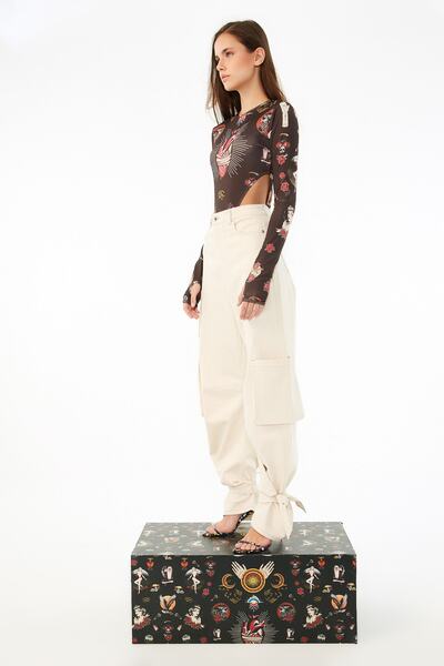 Trendyol Collection X Zeynep Tosun Ecru Pocket Detailed Jeans TPRSS22JE00000