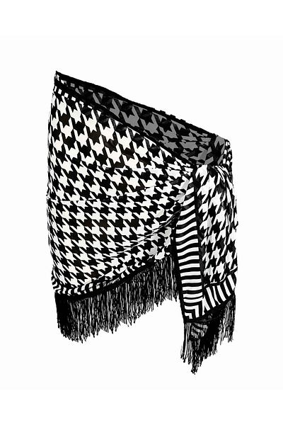 Bolder Amore Tasseled Black and White Pattern Pareo