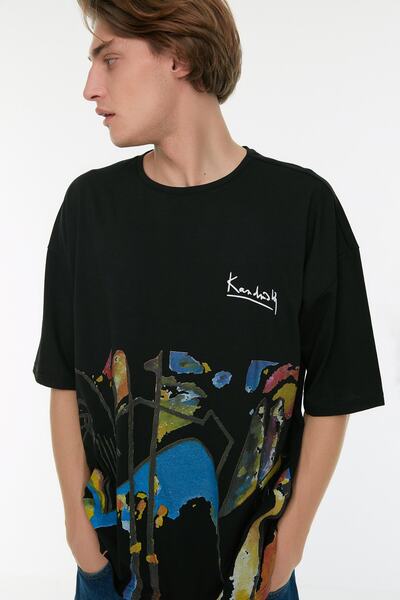 Trendyol Collection Μαύρο μπλουζάκι με άδεια χρήσης - TMNSS22TS0084