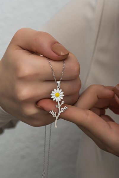 Nereze 925 Ayar Gümüş Dalında Papatya Kolye