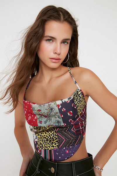 Trendyol Collection Μπλούζα Satin Crop - Λεπτομέρεια δέσιμο στην πλάτη, μοτίβο περιτυλίγματος, περιορισμένη έκδοση TWOSS21BZ1903