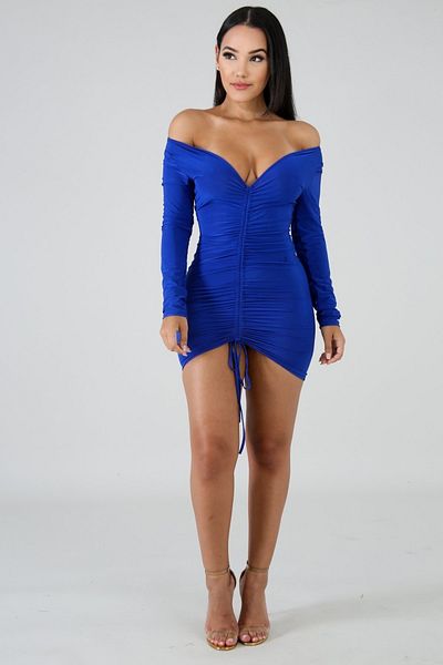 Secret Passion Lingerie Mini rochie de seară albastră din țesătură nisipoasă - Detaliu decupat la piept și dantelă 473