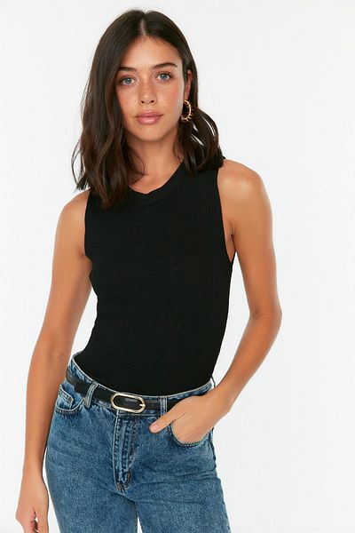 Trendyol Collection Czarna bluzka z okrągłym dekoltem i dzianinowym crop-topem Twoss21Bz0098