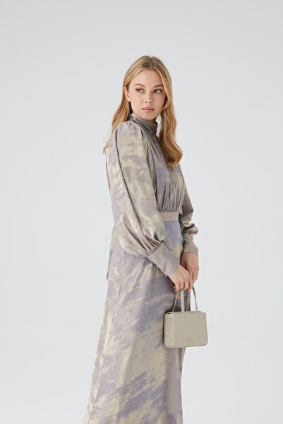 Manuka Třpytivé večerní šaty stříbrné