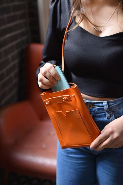DK LEATHER Geantă portocalie pentru femei, cu buzunar mic, cu curea de umăr, geantă pentru telefon minimal