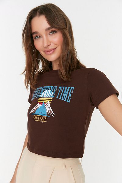 Trendyol Collection Brown 100% Cotton Printed Basic Crop Crew Neck Knitted T-Shirt TWOSS22TS2190