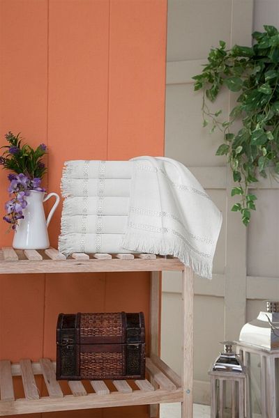 Fiesta 1 Piece 30x50 Velvet Tassel Towel